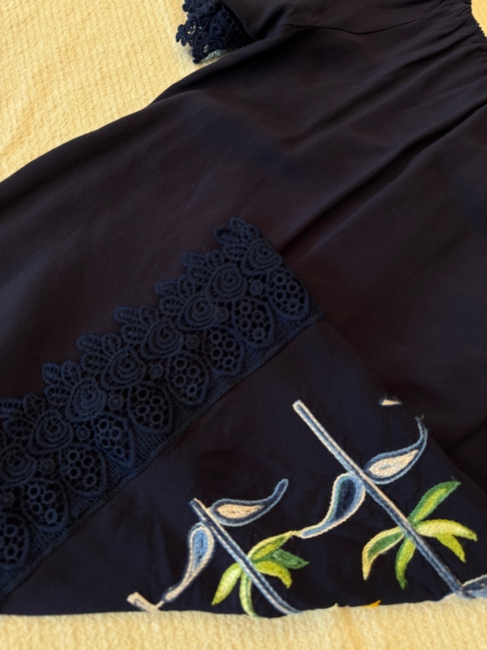 Vintage Navy Floral Embroidered off shoulder or Short-Sleeve Women's Top xs to s - Picture 15 of 15